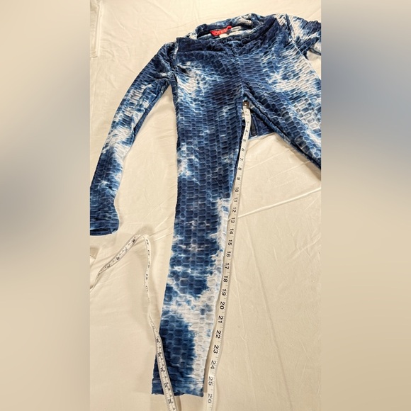 Hot Kiss tie-dyed Blue and White Textured 2 piece set NWT. Size medium - Picture 3 of 7